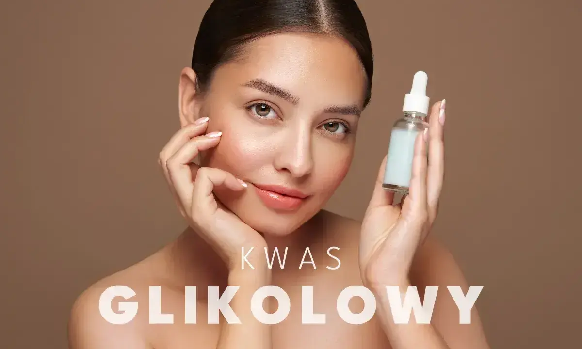 Kwas glikolowy na co? Młoda kobieta z serum w dłoni, które rozjaśnia i wygładza skórę.