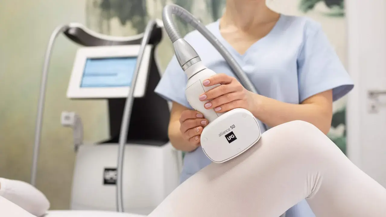 Endermologia: Co to? Bezbolesny sposób na cellulit i jędrną skórę!