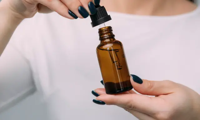 Czym się różni serum od kremu? Przewodnik po idealnej pielęgnacji