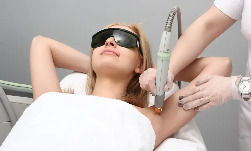 Czy depilacja laserowa boli? Jak zminimalizować dyskomfort?